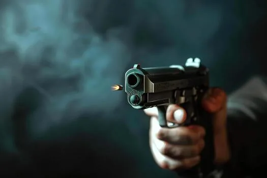 Aiming a handgun at a target